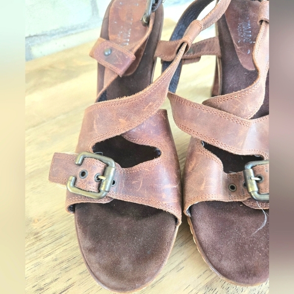 Aquatalia Leather Sandals - Picture 4 of 9